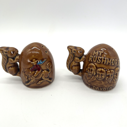 Mount Rushmore Squirrel Salt And Pepper Set Cowboy Souvenir VTG Kitsch - Picture 2 of 7