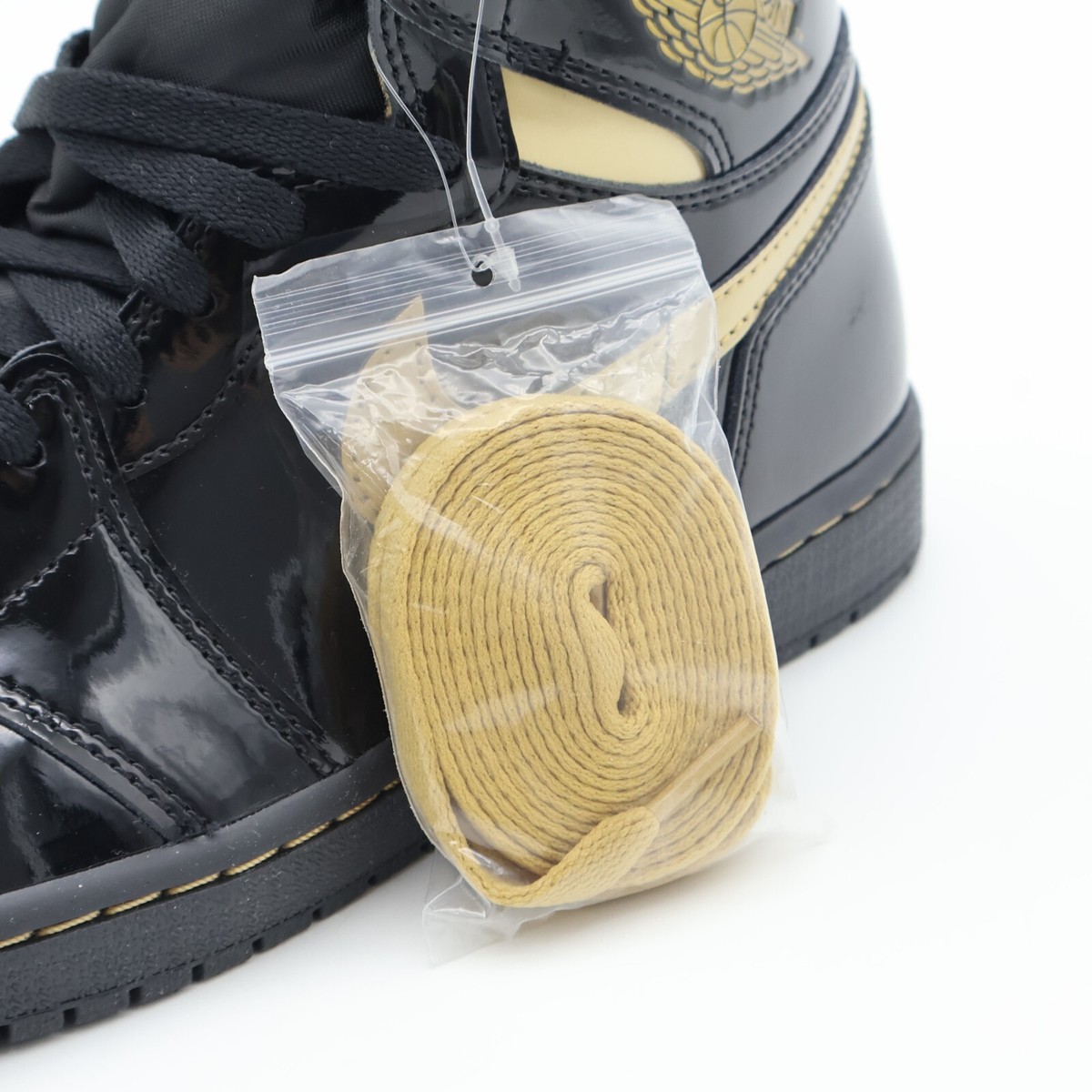 555088-032 Nike Air Jordan 1 Retro High OG Black Metallic Gold 