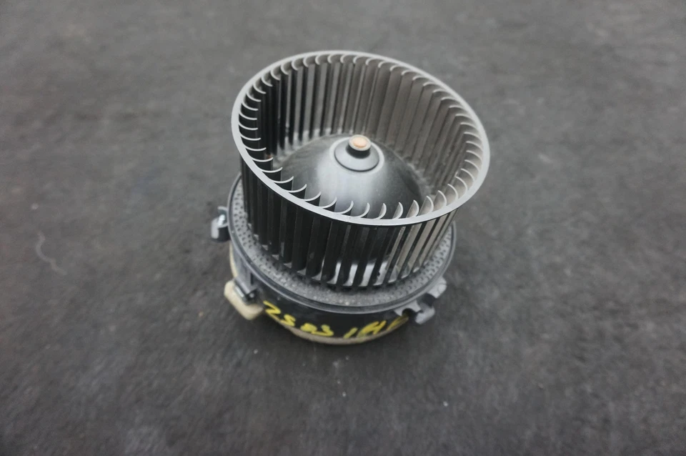 Conjunto de ventilador de motor soplador de climatización delantero OEM 64116836881 BMW M5 F90 2018-23 Foto 2 de 4