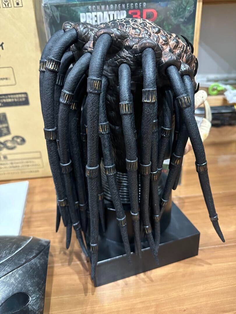 Predator 3D Ultimate Hunting Trophy Head Bust 4Disc Blu-ray Predator 3D Ultimate Hunting Trophy Head Bust 4Disc Blu-ray