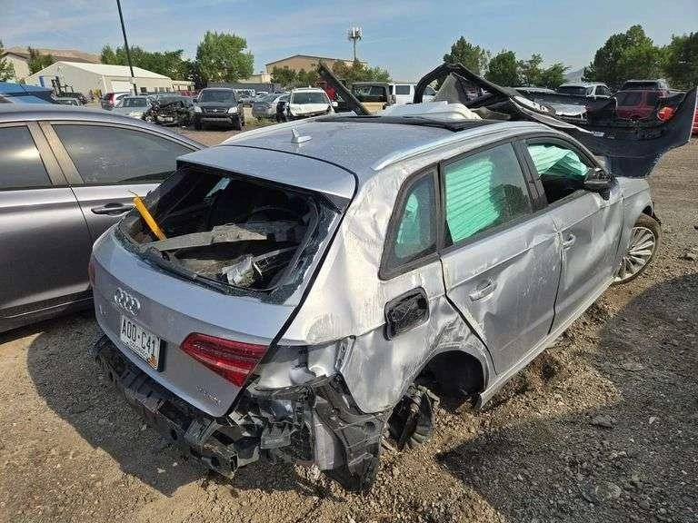 Used Left Sun Visor fits: 2017 Audi A3 w/illumination Left Grade A - Imagem 3 de 4