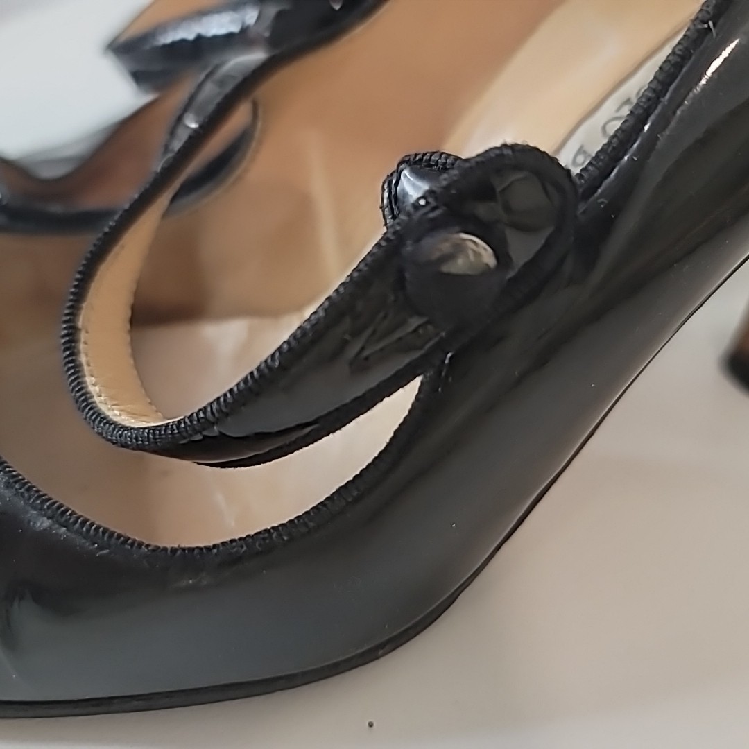 Manolo Blahnik Mary Jane Heels 38.5 Black Patent Leather Pumps