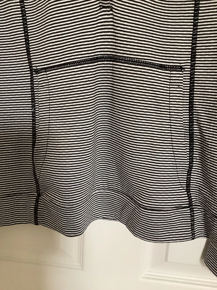 Pullover atlético con capucha para mujer mandarina blanco y negro a rayas cremallera talla grande Foto 2 de 4