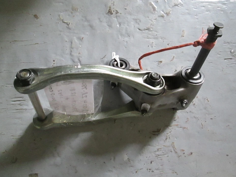 Braço e elos de suspensão Kawasaki ZR-7S/ZR750-H4. - Imagem 3 de 4