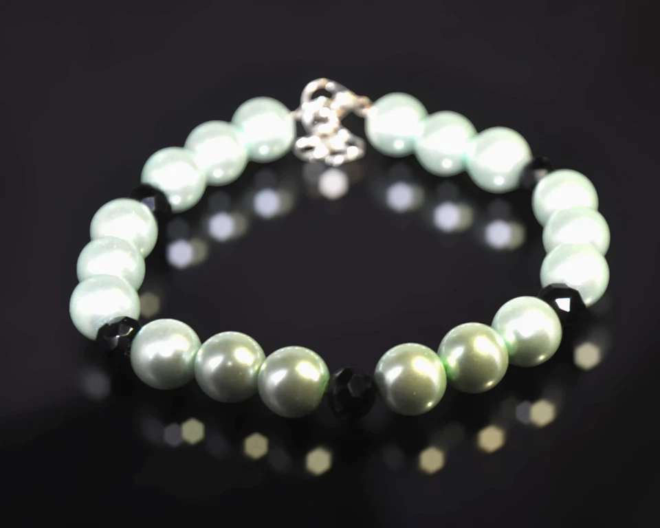 优雅珍珠手链,带黑色尖晶石装饰,完好绿色尖晶石珍珠珠 — 第 2/2 张图片