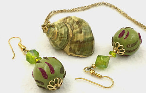 Authentic Necklace Snail Seashell Gold Plated Pendant Dangle Earrings Glass Beads Vintage