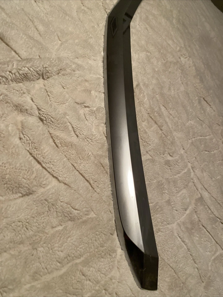 2019 Cadillac CT6 See Pn# FRONT UPPER HOOD MOLDING TRIM OEM P/N 84402358 Foto 4 de 4