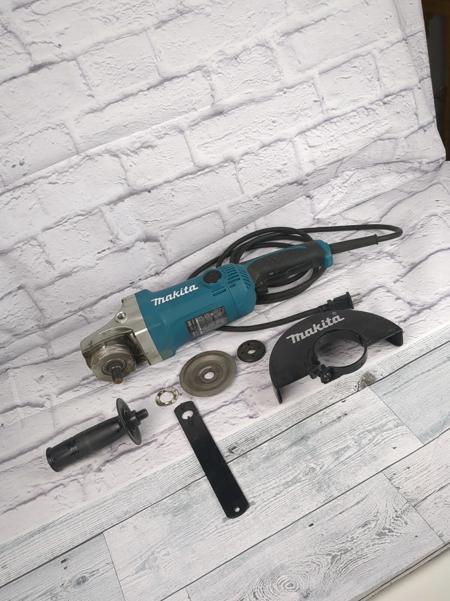 Makita 7 Inch Angle Grinder 120v GA7050. Parts Or Repair