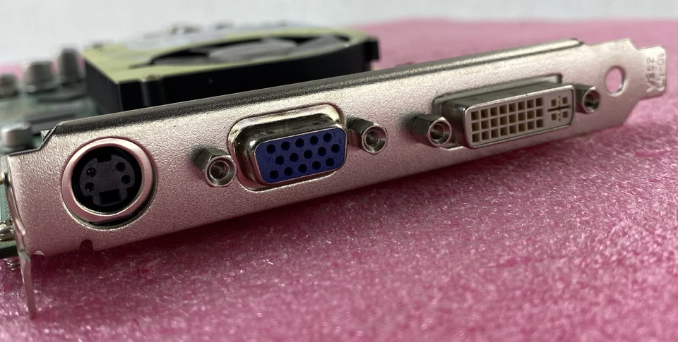 Nvidia 0MG229 Geforce 6 Series P260 VGA S-Video DVI PCIe Video Graphics GPU - Image 2 of 4