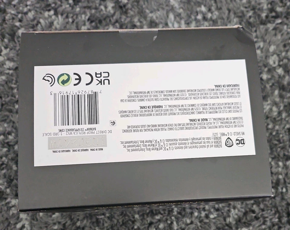 Réplica de utilería directa de DC Batman Detective Comics #27 primera aparición capucha escala 1:3 Foto 3 de 4