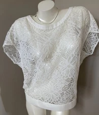 CAbi Ole Top Sz S Bright White Floral Lace Cap Sleeves Banded Bottom Hem Keyhole