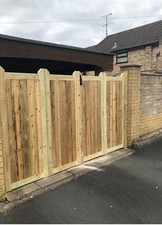 Pressure Treated Tanalised Bi-folding Driveway Gates 10ft Wide X 6ft High .