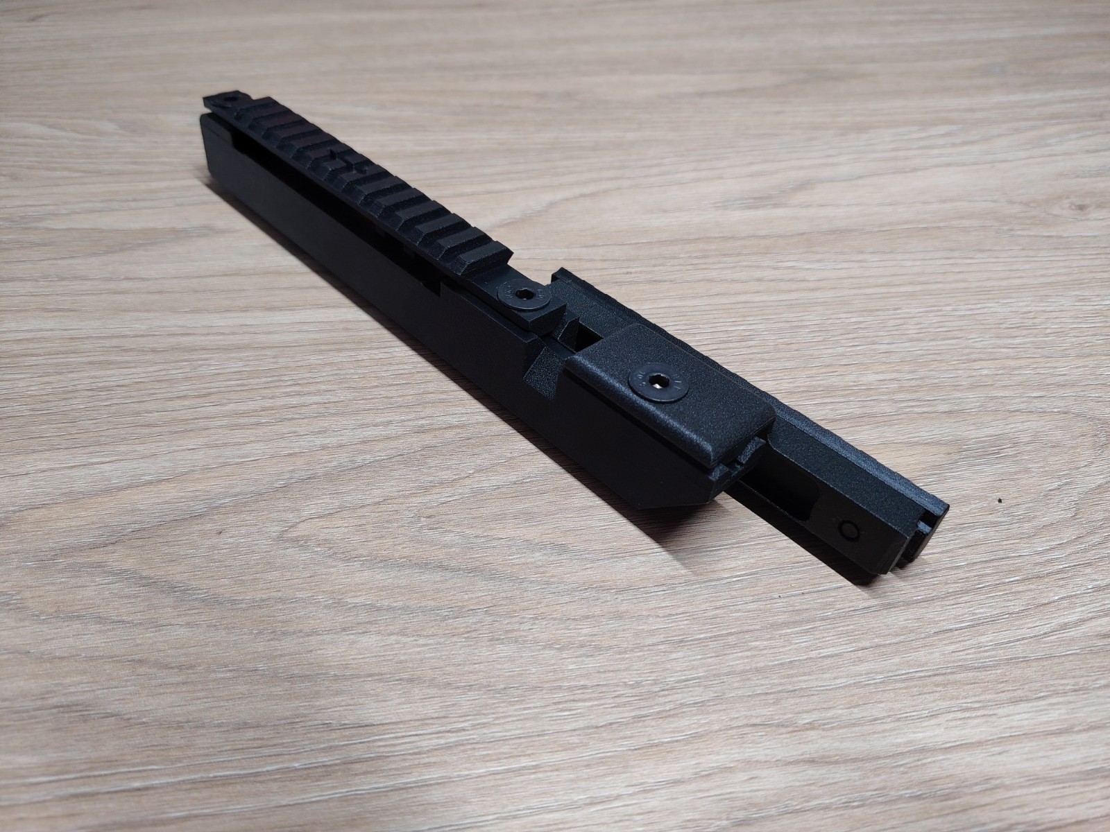 Rail picatinny convertible gauche droite pour replique airsoft FAMAS F1