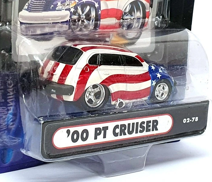 Muscle Machines 1/64 Scale 71161 02-78 2000 Chrysler PT Cruiser Stars & Stripes - Image 3 of 4