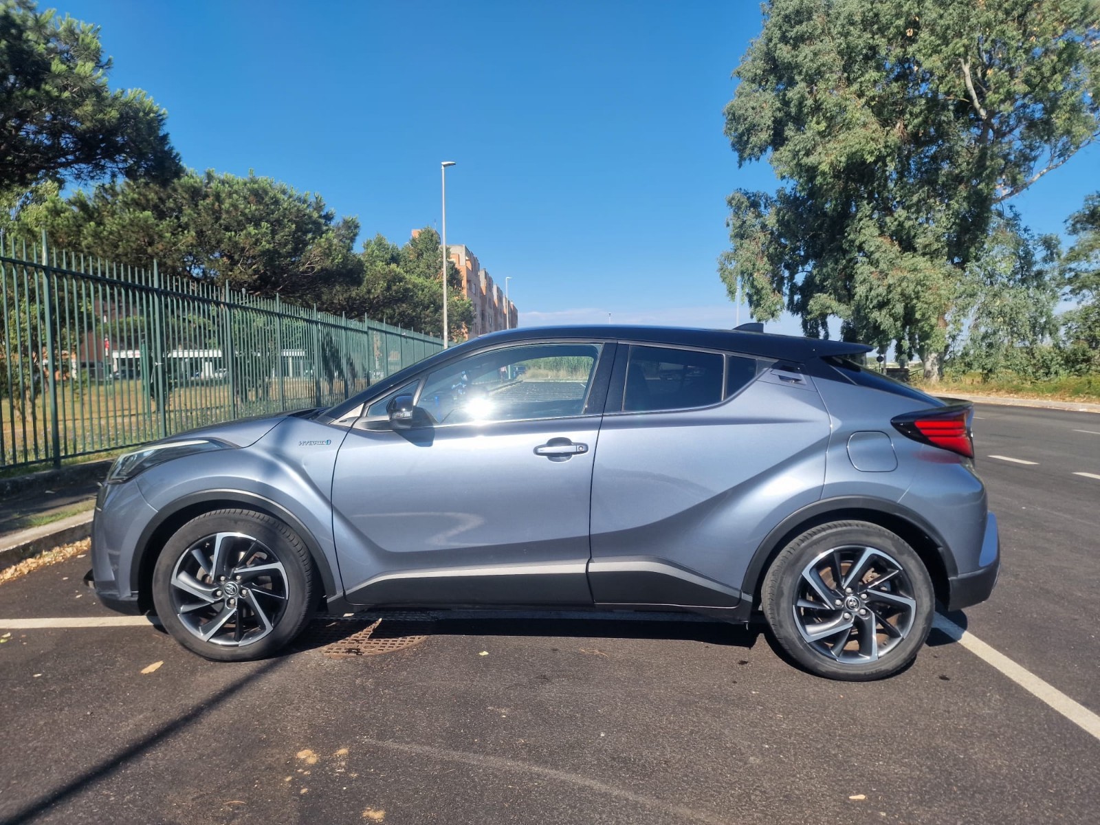 Toyota C-HR 2.0 Benzina ibrida Allestimento Style foto 3