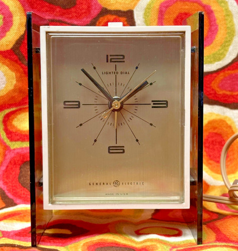 Rare Groovy Vintage General Electric Alarm Clock Model 7351K