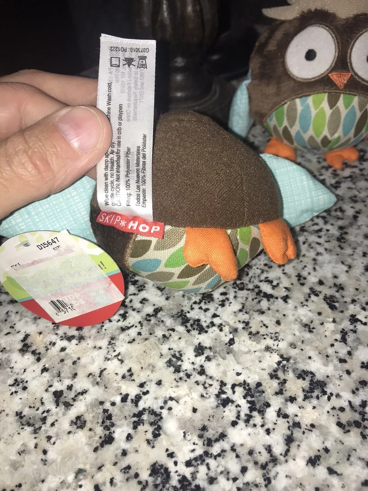 OBTIENES 2 Nuevos SKIP HOP Felpa Marrón Retro Búho Bebé Shake Bell Sonajero Cuna Móvil Foto 3 de 4