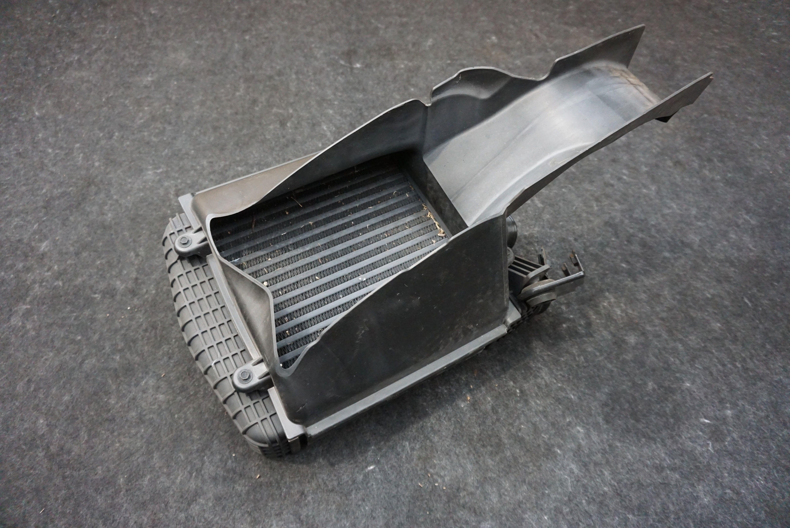 Front Right Radiator Intercooler Assembly 670109551 Maserati Ghibli M157 14-17+