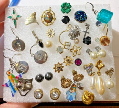 Boucles D'oreilles Clous En Métal Argenté Avec Cristal Et Strass - Neuf Avec étiquettes