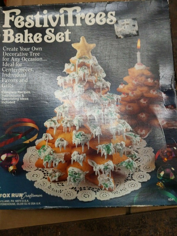FestiviTrees Bake Set 4541 Fox Run Craftsmen Holiday Cookies USA