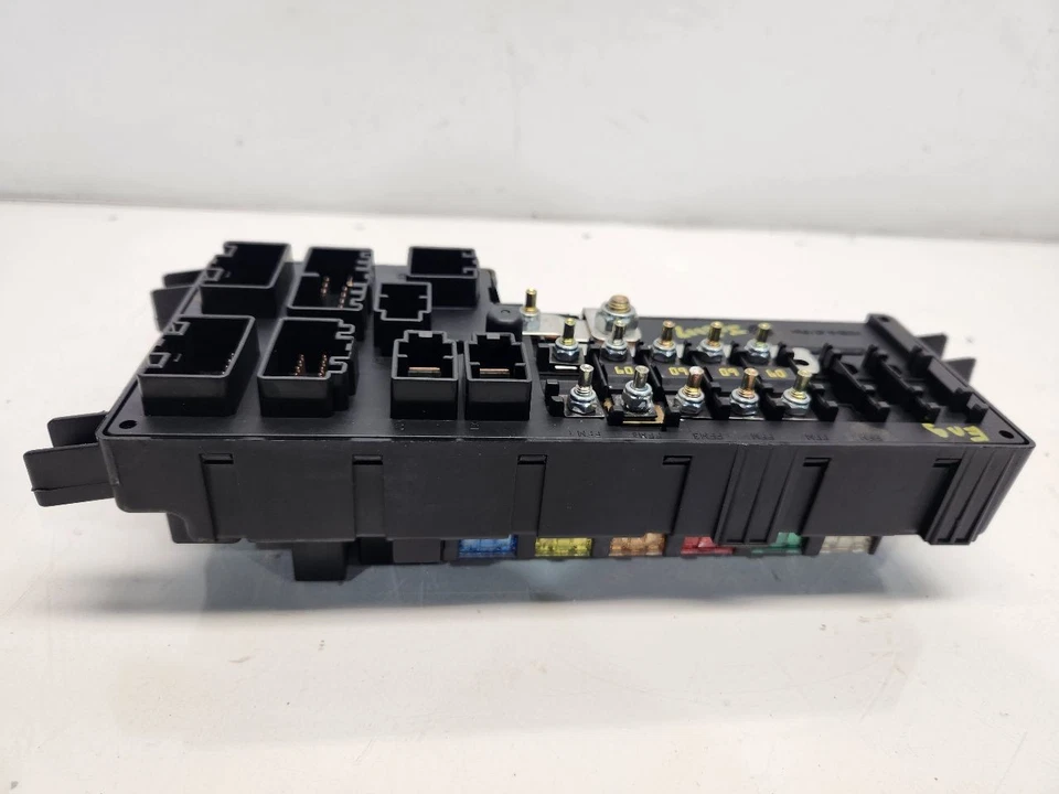 Volvo XC70 2003 (2,5 L/turbo/carro) caja de fusibles del motor Foto 2 de 4