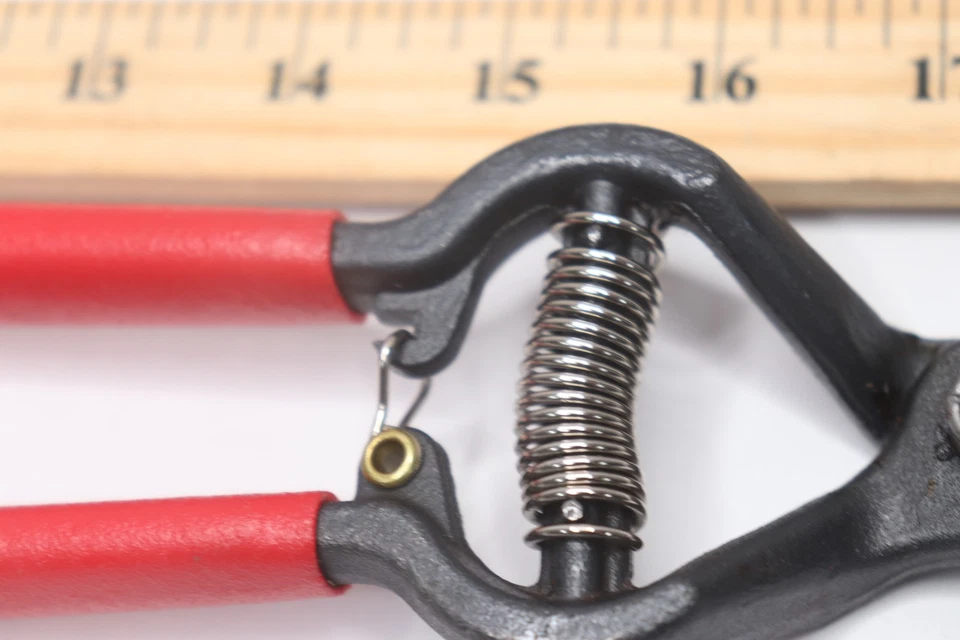 Cizalla de césped Corona ClassicCUT natural 4-1/2" GS 6750 - hoja sucia Foto 3 de 4