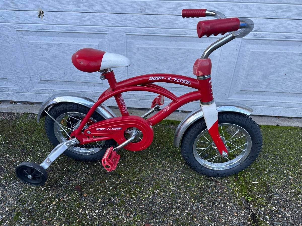 (Used) Radio Flyer Kid Small Bike Model # 37 12.5 inch wheels. Used See Description (49.00 USD)