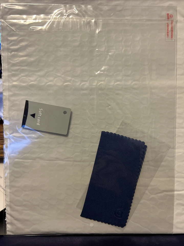 Griffin Screen Care Kit Matte Finish GB02529 For New IPad set of 3 - Image 3 of 4