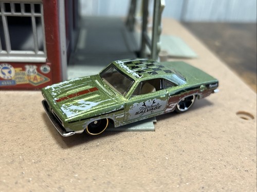 HOT WHEELS MYSTERY MODELS 2 #3 '68 PLYMOUTH BARRACUDA FORMULA S - Picture 2 of 6