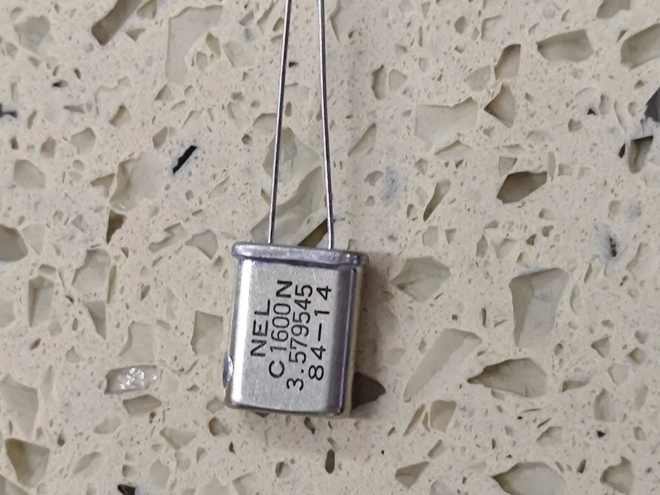 NEL C1600N 3.579545 / 84-14 Crystal 1-8 LOT 75 PCS - Image 2 of 4