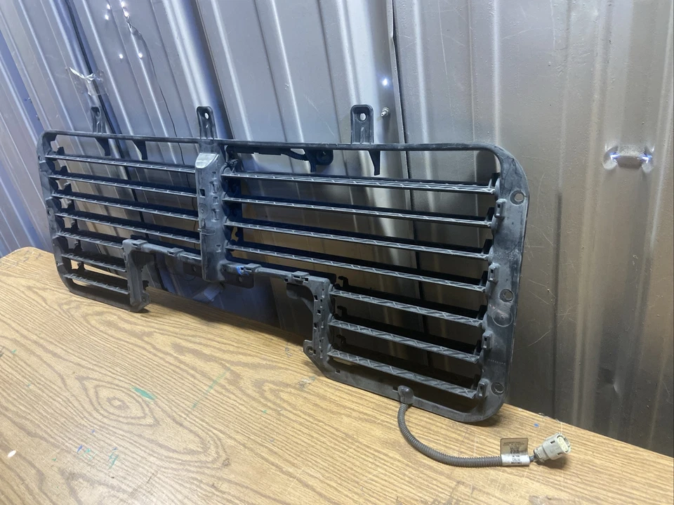 2017 18 2019 CHEVROLET SILVERADO 1500 GMC SIERRA 1500 RADIATOR SHUTTER OEM 17-19 — 第 3/4 张图片