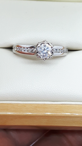 18ct White Gold 0.54ctw Diamond engagement Solitaire ring with accents, Size O - Video 1 of 1