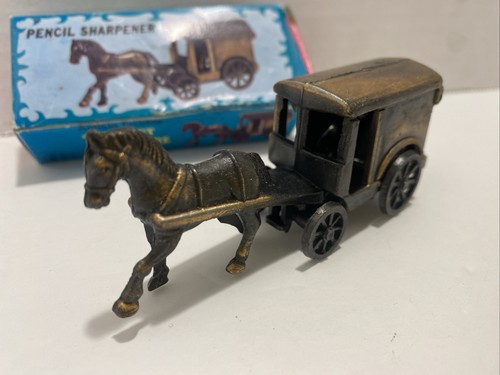 Horse & Buggy Diecast Miniature Pencil Sharpener # 9631 With Original Box - Foto 2 di 6
