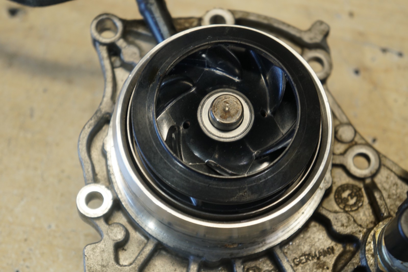 2019 - 2025 LAMBORGHINI URUS 4.0L V8 ENGINE MOTOR WATER PUMP OEM 0P2121014