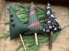 Primitive Stitchery 3  Christmas Trees  Bowl Fillers   Ornies Candy Stripes
