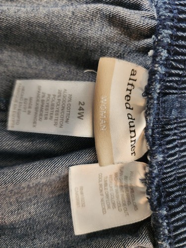 Alfred Dunner Woman Denim Capris with elastic back and  buttons at hem/cuff  24W - Picture 7 of 7