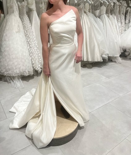 Pronovias Nora Wedding Dress, Size 10, Ivory, Asymmetrical, A-Line - Picture 6 of 7