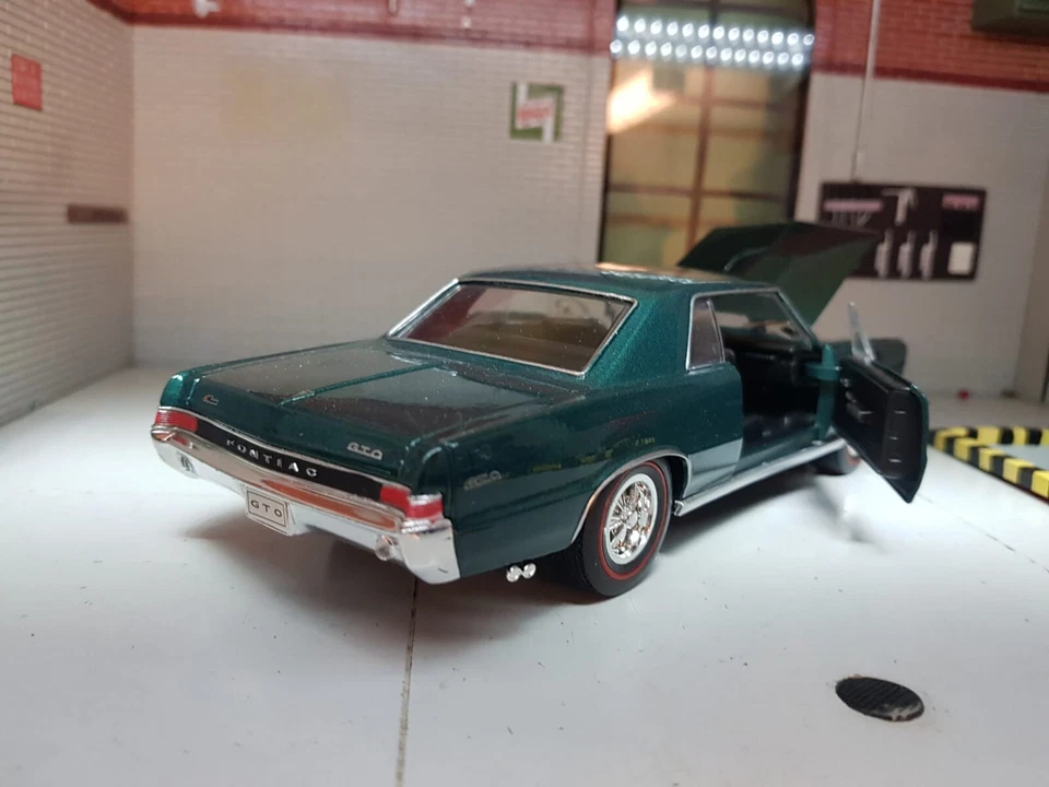 1965 Pontiac GTO Green Welly G LGB 1:24 Scale Diecast Detailed Model Car - Image 2 of 4