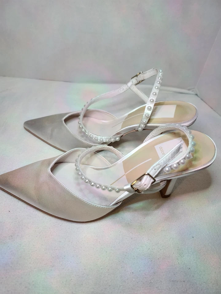HERMOSOS ZAPATOS DE BODA BLANCOS SATINADOS Y PERLAS 7-8 DE DOLCE VITA Foto 2 de 4