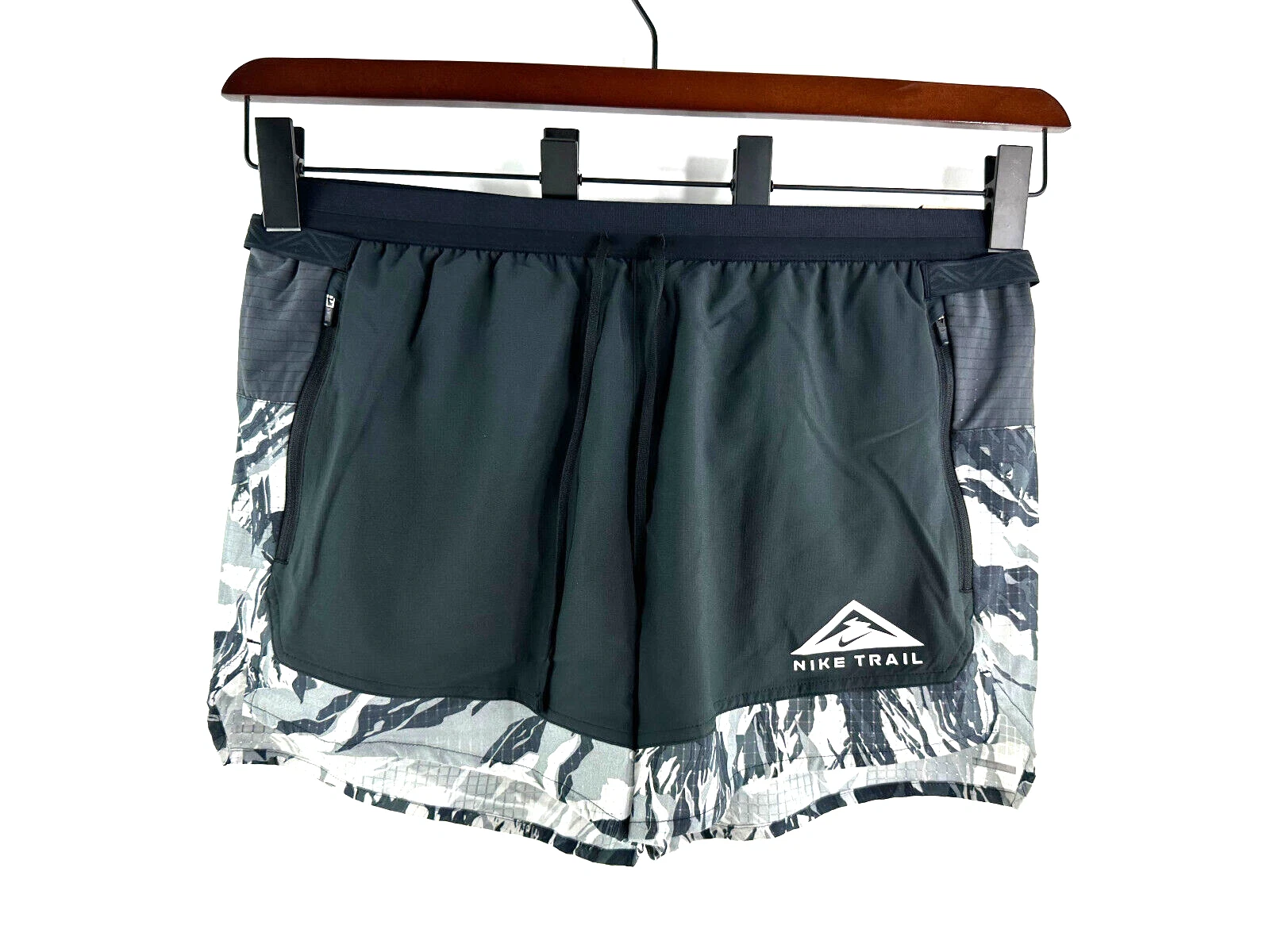 Nike Trail Running Lined Athletic Shorts Black/Gray Men's Size Large DM4652-010
Opens in a new windo