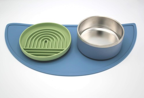 Waterproof Silicone Pet Feeding Mat | Non-Slip, Raised Edges, Easy to Clean - Picture 6 of 12