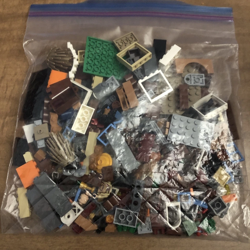 LEGO Harry Potter The Burrow 4840, NO BOX, VERY INCOMPLETE (83% Complete) - Image 2 of 2