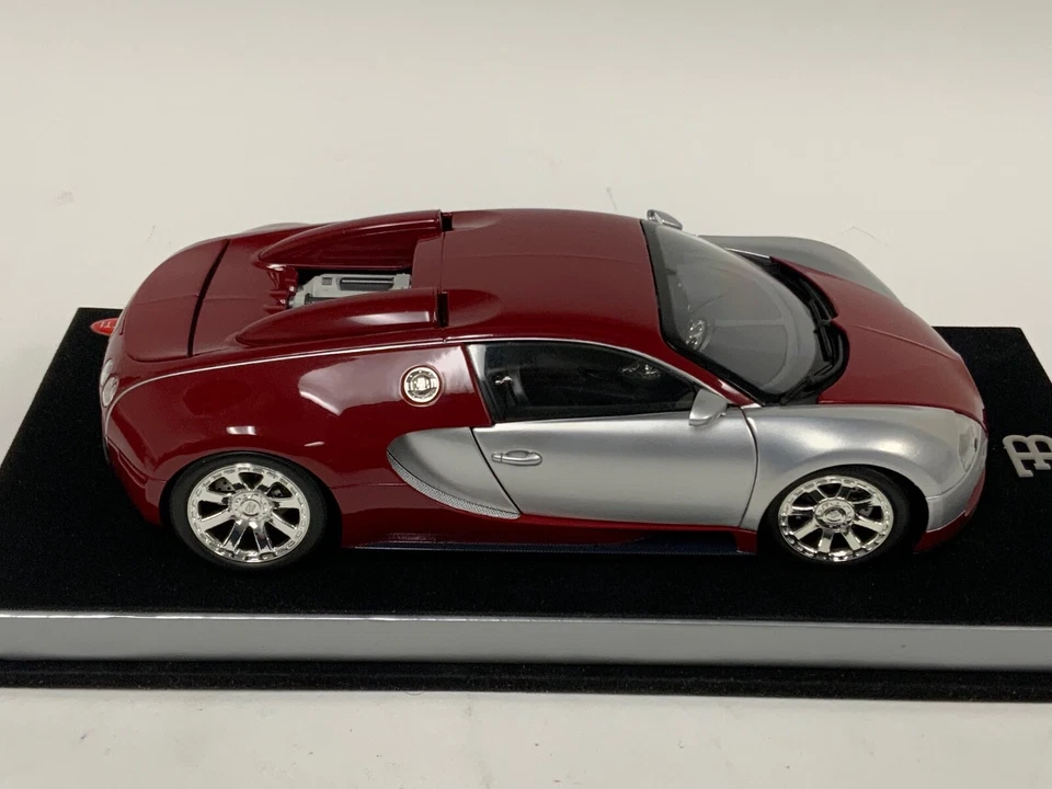 1/18 Minichamps Bugatti Veyron L'Edition Centenaire 2009 Chrome Red Leather base - Image 2 of 4