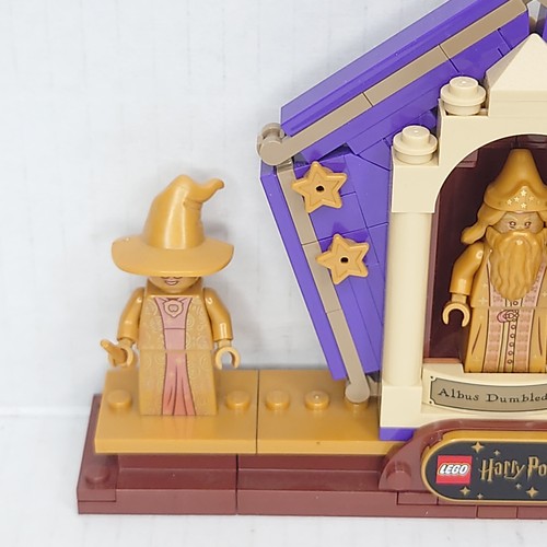 LEGO® 76391 Hogwarts Icon Minifigure - Dumbledore McGonagall Hagrid Gold 20th - Picture 2 of 9