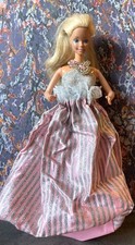 POUPEE BARBIE VINTAGE  1987 JEWEL SECRETS AVEC SA TENUE  D'ORIGINE