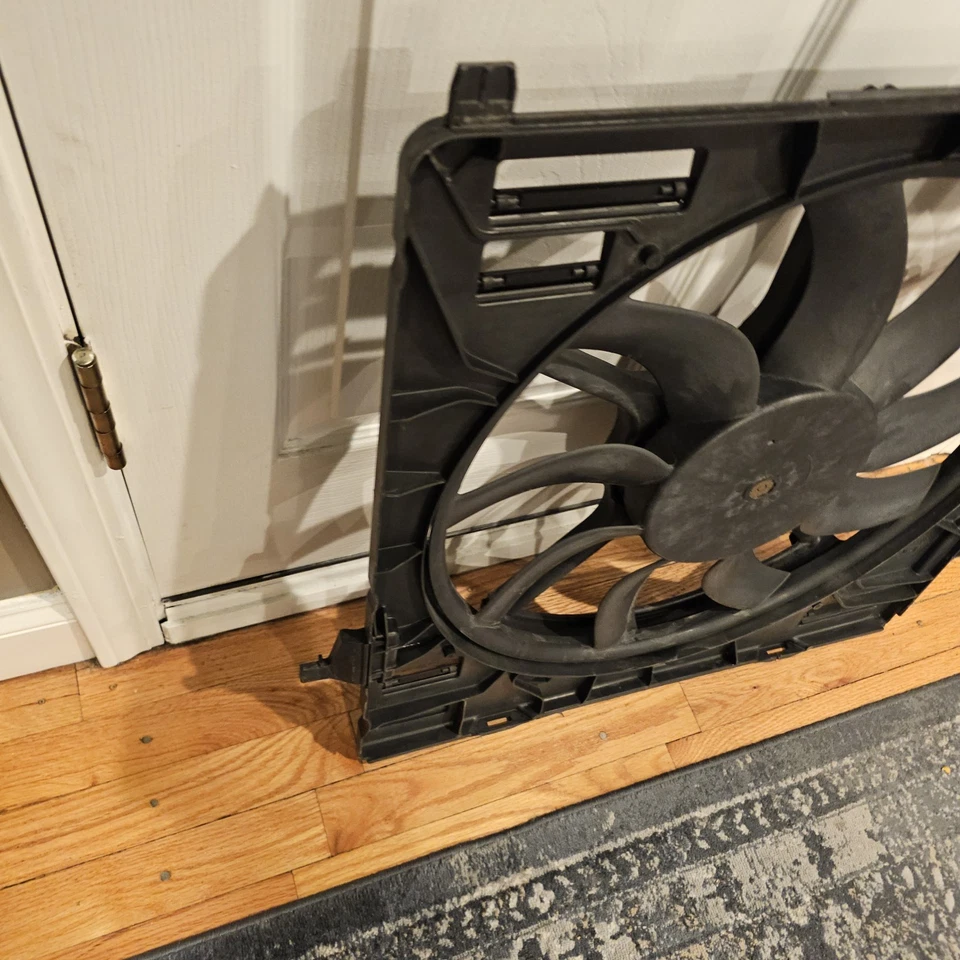 BMW X5 X6 E70 E71 2010-2014 4,4 L N63 S63 ventilador de refrigeración del motor cubierta del motor OEM Foto 3 de 4