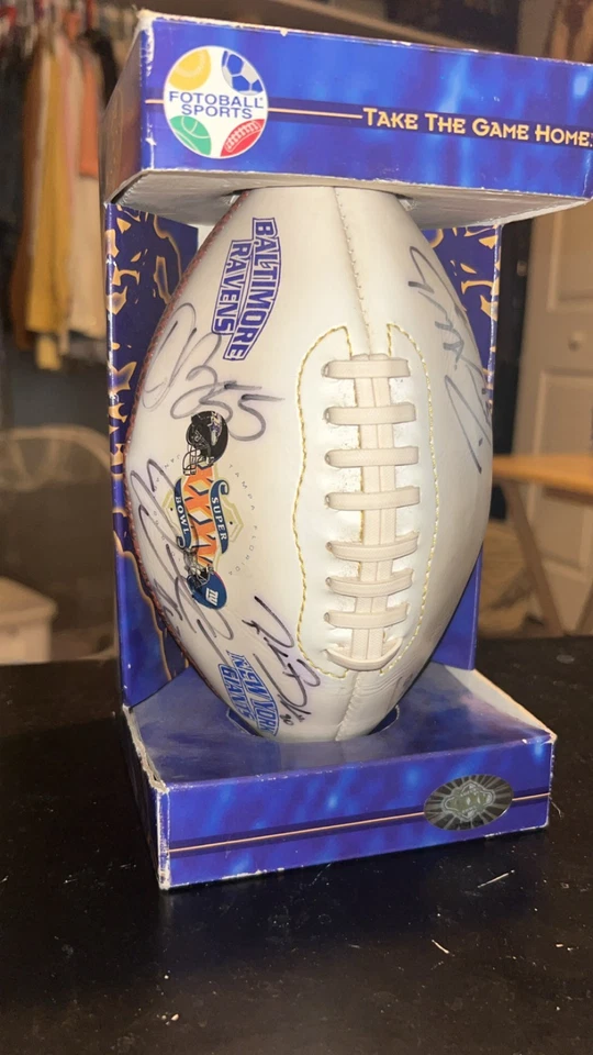 Derrick Brooks Mike Alstott Ronde Barber Autographed SBXXXV Buccaneers Football - Изображение 2 из 4