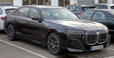 BMW i7 -  OWNER MANUAL - REPRINT