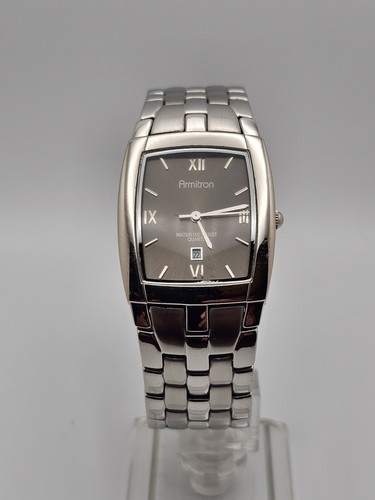 Montre Armitron Homme Argent Tank Date Chiffre Romain Cadran Sunburst Acier Inoxydable