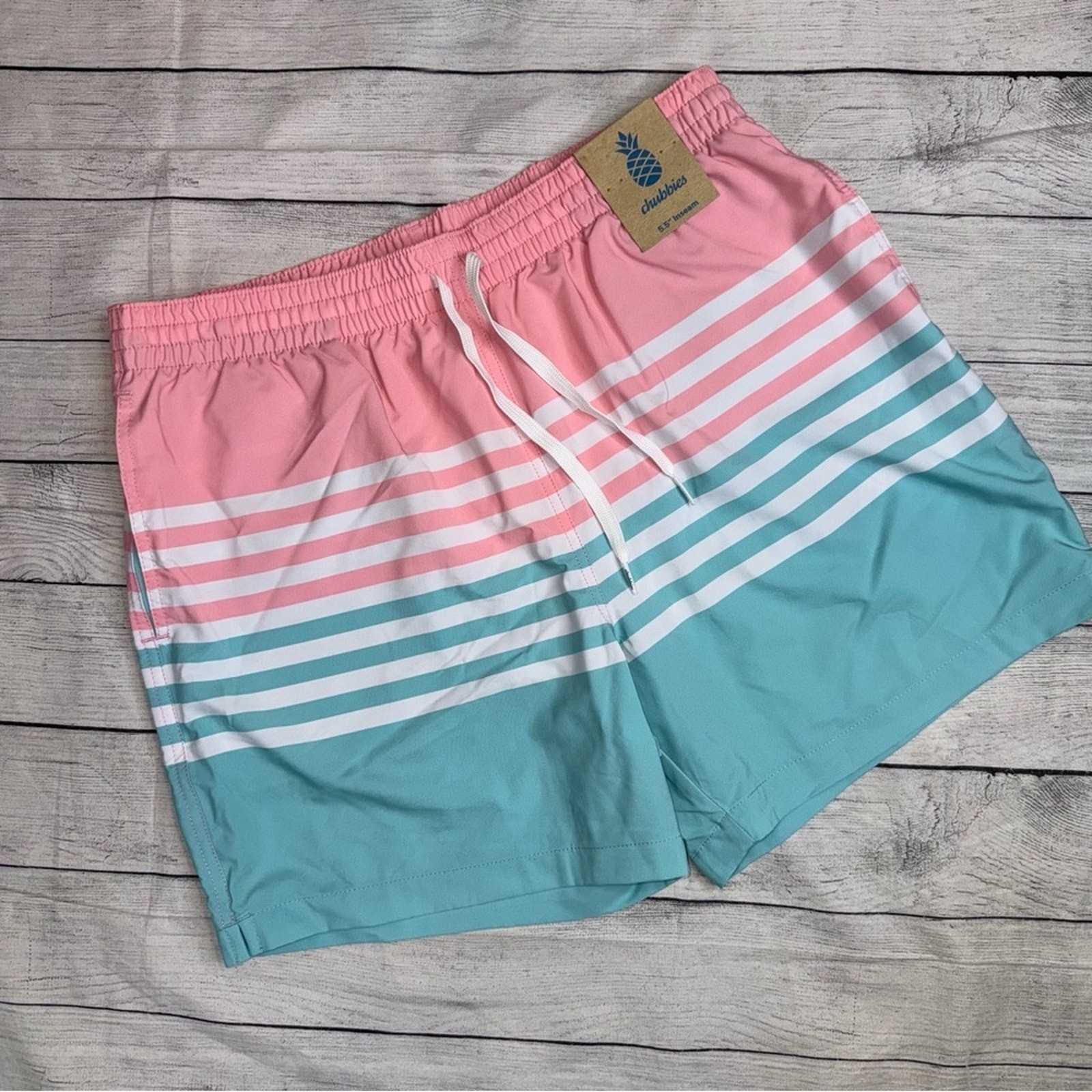 Chubbies NWT Size XL Men's "On the Horizons" Swim Trunks Pink Blue Stripe